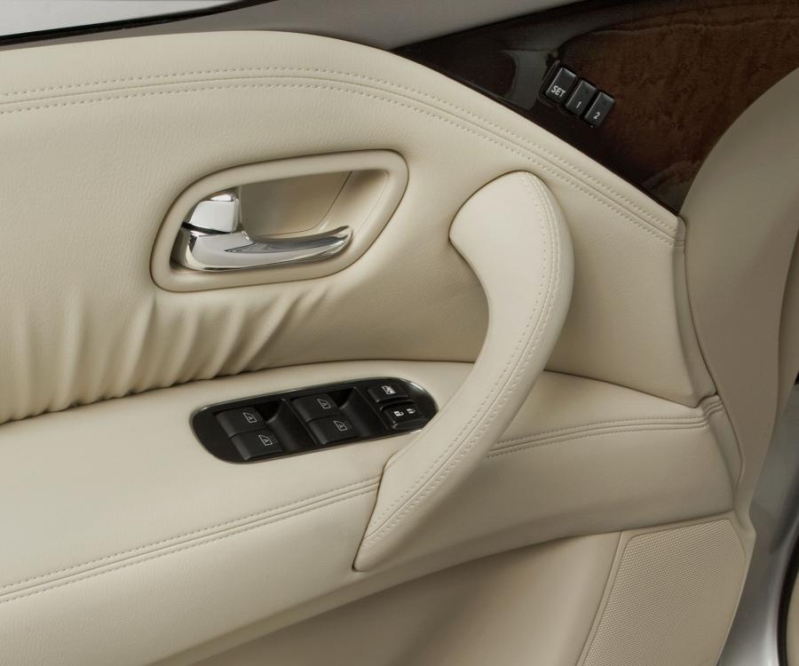  Infiniti QX56 2011 года  (фото 33 из 74)